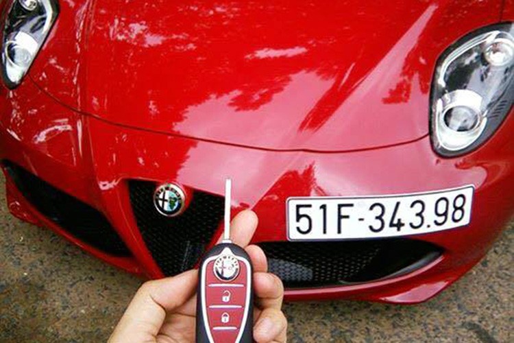 Sieu xe Alfa Romeo 4C doc nhat Viet Nam lan dau lan banh-Hinh-4